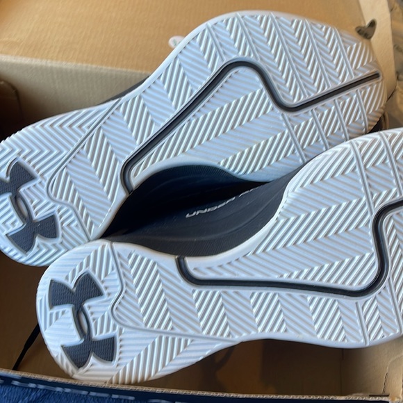 Brand new Kids size 7 (can fit men’s) sneakers under armor - Picture 2 of 7